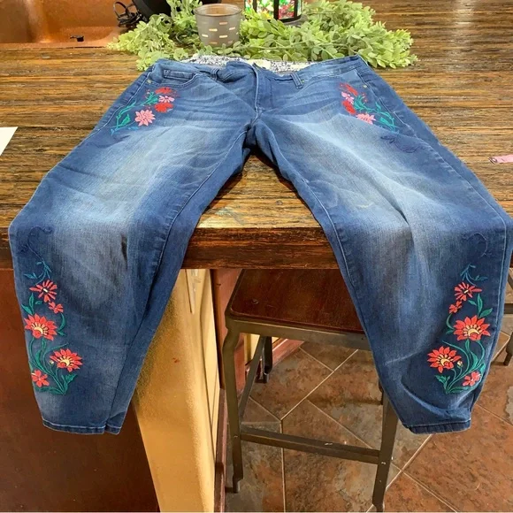 Vintage America Blue Jeans Embroidered Embroidery Floral Bestie Skinny 14 - Picture 3 of 16